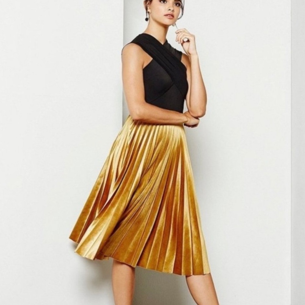 🌟🍯 NWT Gianni Bini Jaclyn Gold Pleated Skirt